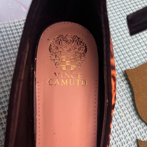 Vince Camuto leopard flats - Picture 3 of 4